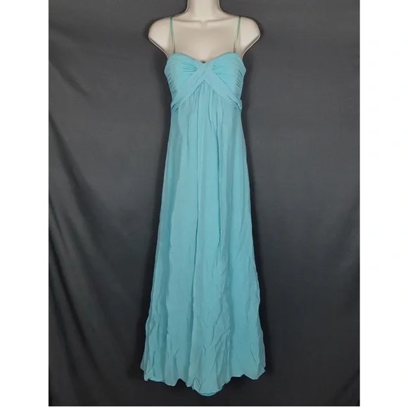 green emerald velvet dress Amazon.com: BCBGMAXAZRIA Women's Flowy Lace Cocktail Dress, Black, 2 :  Clothing, Shoes & Jewelry